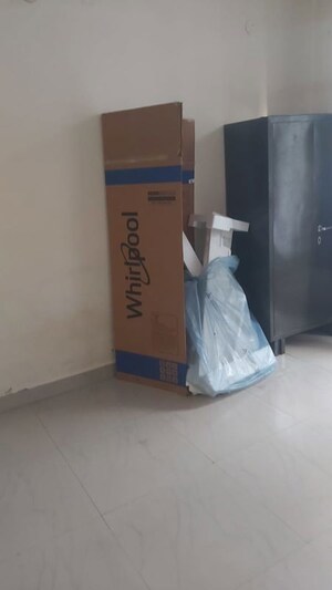 Living Room in 2.5 BHK Builder Floor at Mayur Vihar – for Rent