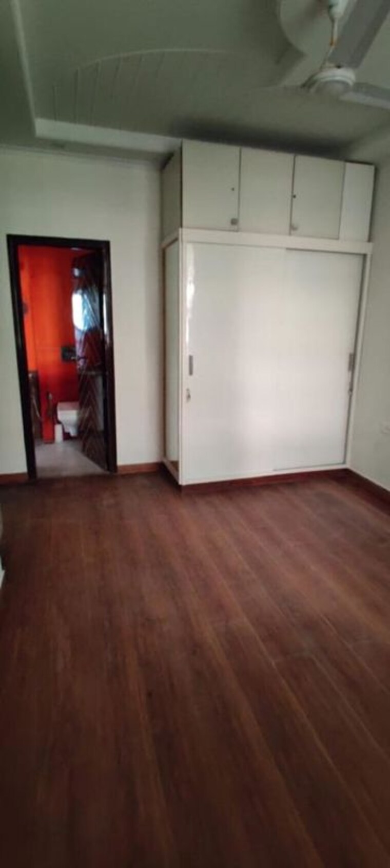 Room, defence colony Commercial Office Space 217 Sq.Yd. In Defence Colony Delhi 10156512