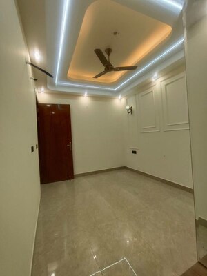 Room in 3 BHK Builder Floor at Sector 45 – for Rent