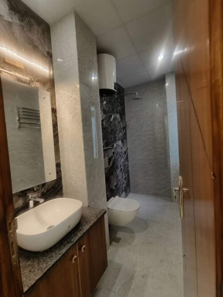 Bathroom, sector 45 3 Bedroom 2000 Sq.Ft. Builder Floor In Sector 45 Gurgaon 10156527