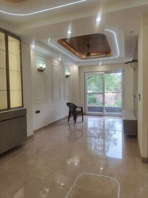 Room in 3 BHK Builder Floor at Sector 45 – for Rent