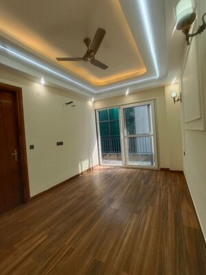 Room in 3 BHK Builder Floor at Sector 45 – for Rent