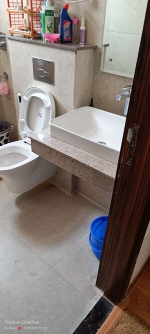 Bathroom in 2 BHK Apartment at Signature Global City 63A, Sector 63a – for Rent