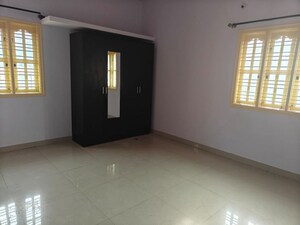 Room in 2 BHK Builder Floor at Sbi Colony – for Rent