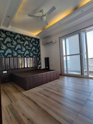 Kitchen in 3 BHK Builder Floor at Unitech South City 1, South City 1 – for Rent