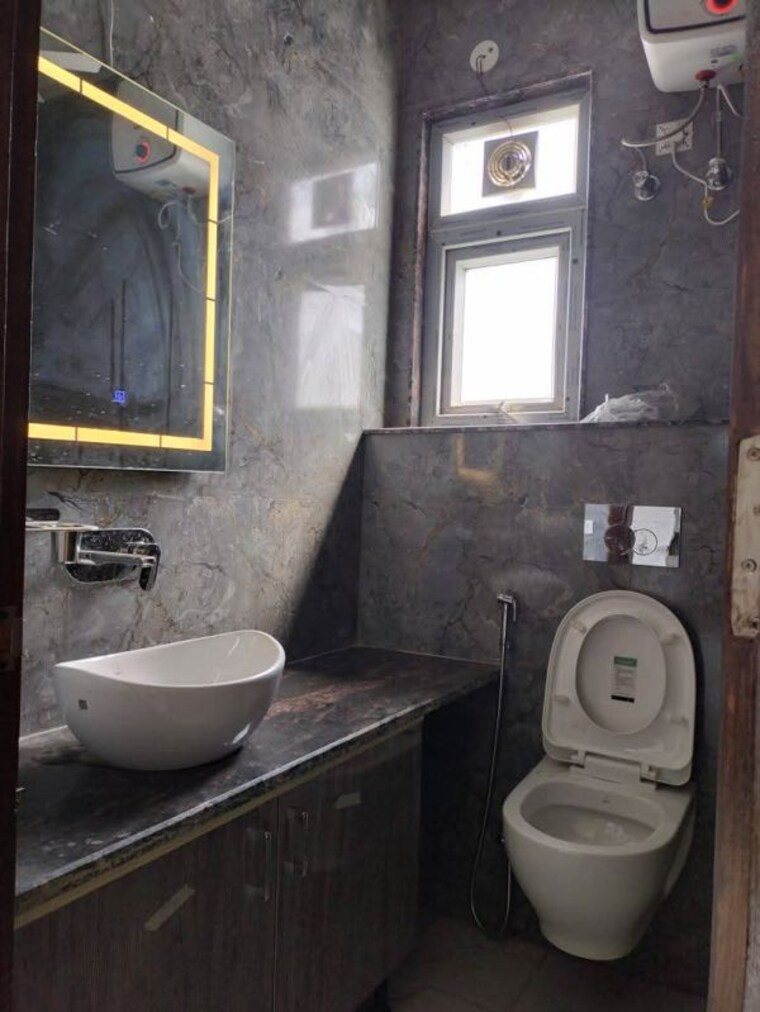 Bathroom, unitech-south-city-1 3 Bedroom 1805 Sq.Ft. Builder Floor In South City 1 Gurgaon 10156531