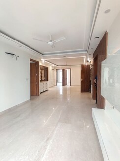 3 BHK + Servant Room Builder Floor For Rent in Sector 45