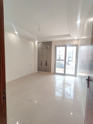 Room in 3 BHK Builder Floor at Sector 45 – for Rent