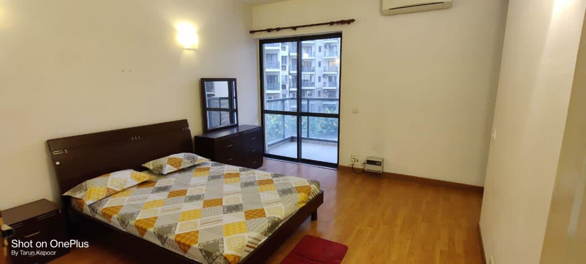 3 BHK + Servant Room Apartment For Rent in Unitech Uniworld Gardens