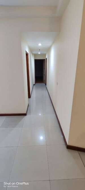 Building Lobby in 3 BHK Apartment at Unitech Uniworld Gardens, Sector 47 – for Rent
