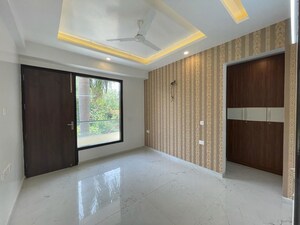 Room in 3 BHK Builder Floor at Unitech South City 1, South City 1 – for Rent