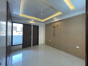 Kitchen in 3 BHK Builder Floor at Unitech South City 1, South City 1 – for Rent