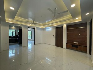Living Room in 3 BHK Builder Floor at Unitech South City 1, South City 1 – for Rent