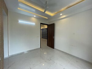 Room in 3 BHK Builder Floor at Unitech South City 1, South City 1 – for Rent