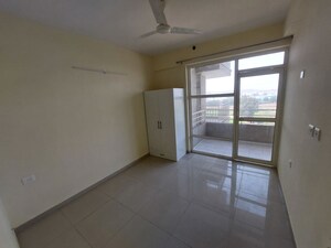 Room in 3 BHK Apartment at Pyramid Altia, Sector 70 – for Rent