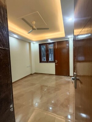 Room in 3 BHK Builder Floor at Sector 45 – for Rent