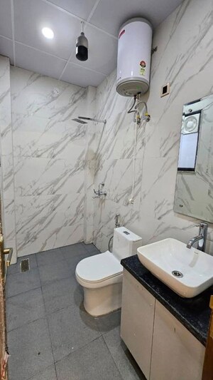 Master Bedroom in 2 BHK Builder Floor at Sector 40 – for Rent