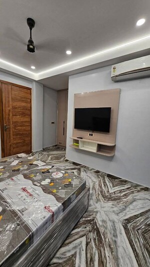 Bedroom in 2 BHK Builder Floor at Sector 40 – for Rent