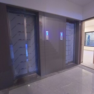 Room in 3 BHK Apartment at Goregaon East – for Rent