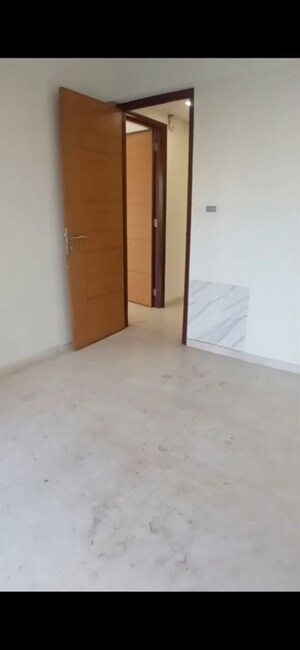 Room in 2 BHK Apartment at Ekta Tripolis, Goregaon West – for Sale