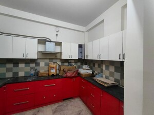 Kitchen in 3 BHK Builder Floor at DLF City Phase IV, Dlf Phase iv – for Rent