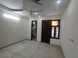 Room in 3 BHK Builder Floor at DLF City Phase IV, Dlf Phase iv – for Rent
