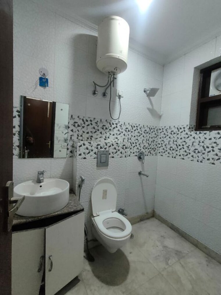Bathroom, dlf-city-phase-iv 3 Bedroom 2100 Sq.Ft. Builder Floor In Dlf Phase iv Gurgaon 10156724