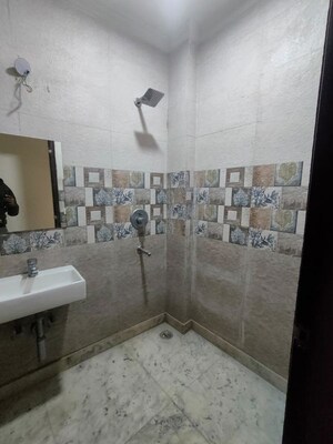 Bathroom in 3 BHK Builder Floor at DLF City Phase IV, Dlf Phase iv – for Rent