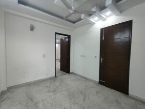 Room in 3 BHK Builder Floor at DLF City Phase IV, Dlf Phase iv – for Rent