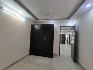 Room in 3 BHK Builder Floor at DLF City Phase IV, Dlf Phase iv – for Rent