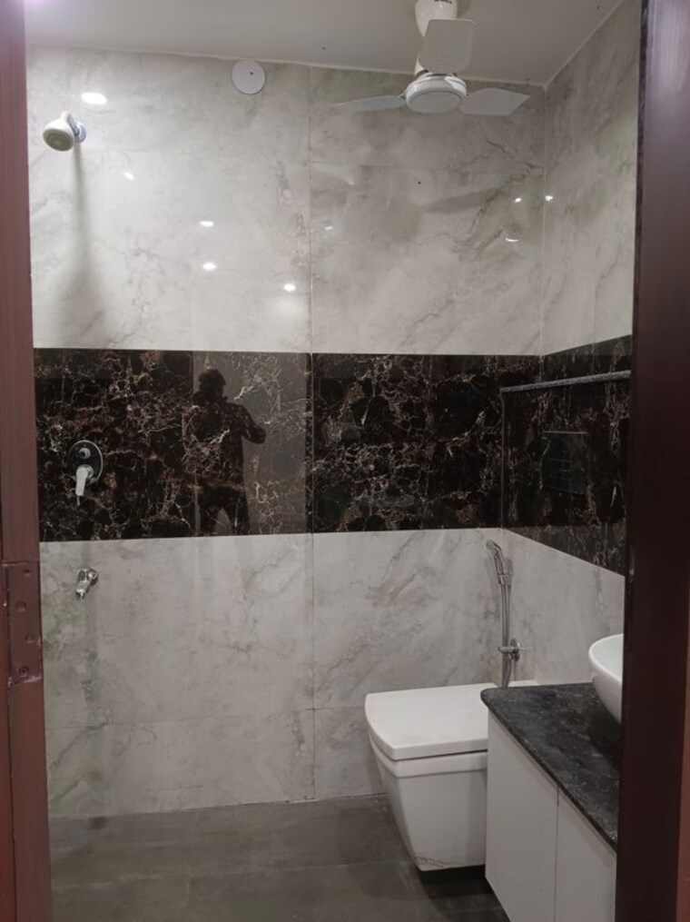 Bathroom, sector 45 3 Bedroom 2025 Sq.Ft. Builder Floor In Sector 45 Gurgaon 10156735