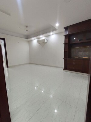 3 BHK Builder Floor For Rent in Sector 45