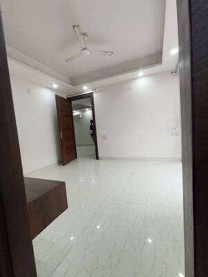 Room in 3 BHK Builder Floor at Sector 45 – for Rent