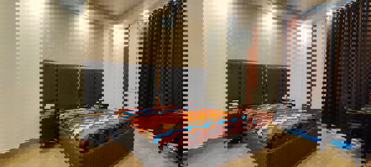 3 BHK + Servant Room 2500 Sq.Ft. Builder Floor in Unitech Greenwood City Apartment