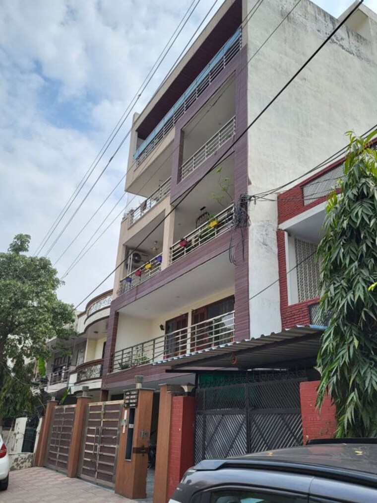 Exterior View, sector 7 3 Bedroom 250 Sq.Yd. Builder Floor In Sector 7 Gurgaon 10156726