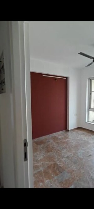 Room in 2 BHK Apartment at Hiranandani Villa Grand, Ghodbunder Road – for Rent