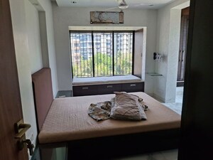 Bedroom in 3 BHK Apartment at Felicia Apartment, Pali Hill – for Rent
