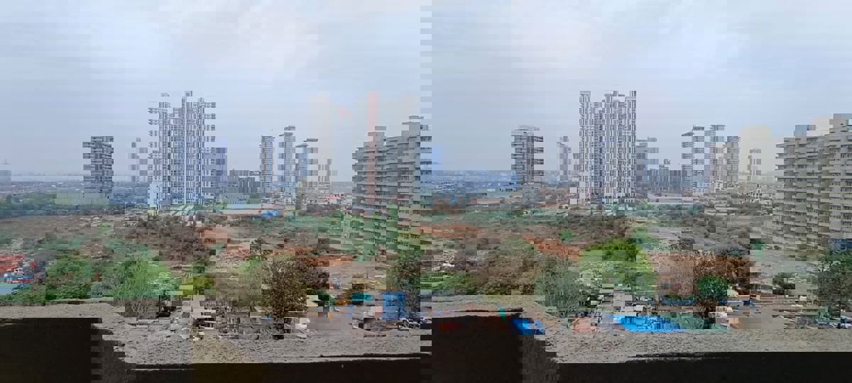 2 BHK 800 Sq.Ft. Apartment in Pyramid Midtown