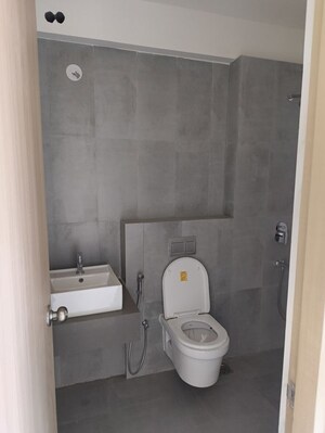 Attached Bathroom in 4 BHK Apartment at Rajesh Raj Infinia, Malad West – for Rent