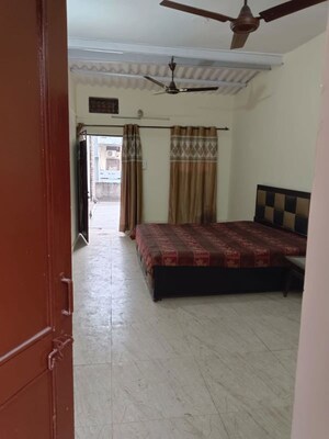 1 RK Builder Floor For Rent in Lajpat Nagar 4