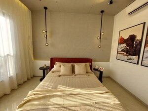 Bedroom in 2 BHK Apartment at Green Meadows Bluilding 2 Chs Ltd, Kandivali East – for Rent