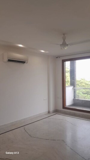 Room in 3 BHK Builder Floor at Unitech South City II, Sector 50 – for Rent