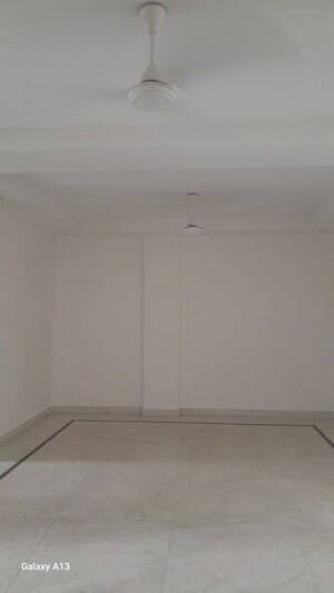 Room in 3 BHK Builder Floor at Unitech South City II, Sector 50 – for Rent