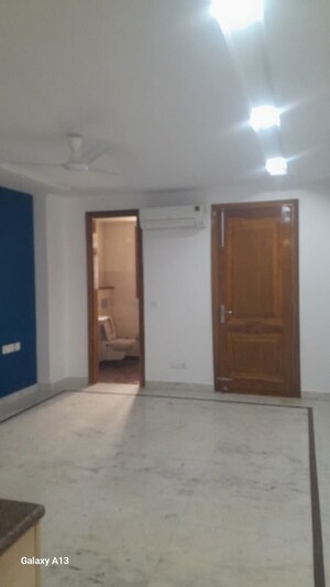 Room in 3 BHK Builder Floor at Unitech South City II, Sector 50 – for Rent