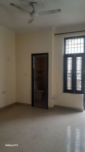 Room in 3 BHK Builder Floor at SS Mayfield Gardens, Sector 51 – for Rent