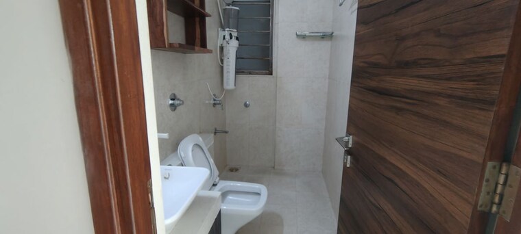 Bathroom, romell-aether 2 Bedroom 720 Sq.Ft. Apartment In Goregaon East Mumbai 10156987
