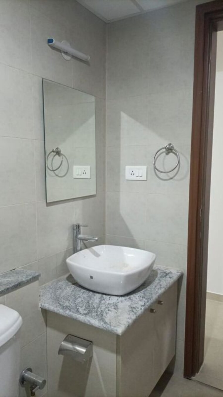 Bathroom, bhartiya-nikoo-homes-phase-2 3 Bedroom 1495 Sq.Ft. Apartment In Thanisandra Main Road Bangalore 10156996