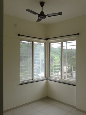 Room in 2 BHK Apartment at Paranjape Forest Trails Pebbles, Bhugaon – for Rent