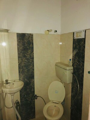 Bathroom in 1.5 BHK Builder Floor at Mayur Vihar – for Rent