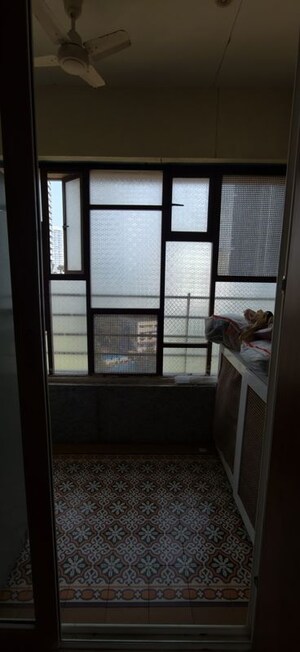 Room in 4 BHK Apartment at RNA Mirage, Worli – for Rent